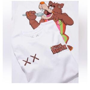 NWT KAWS Mens White Frute Brute Crew Neck Short Sleeve Graphic T-Shirt Large